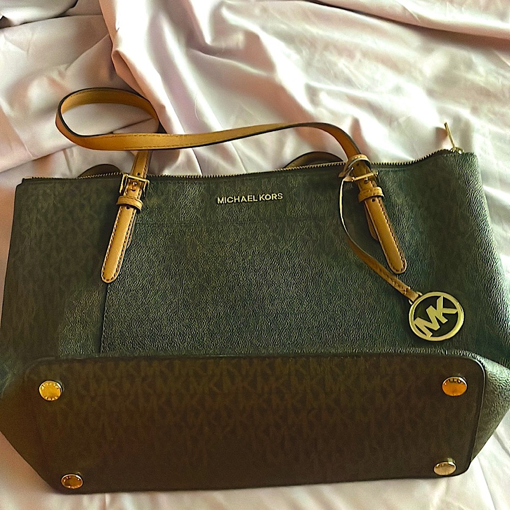 Michael Kors purse barely used